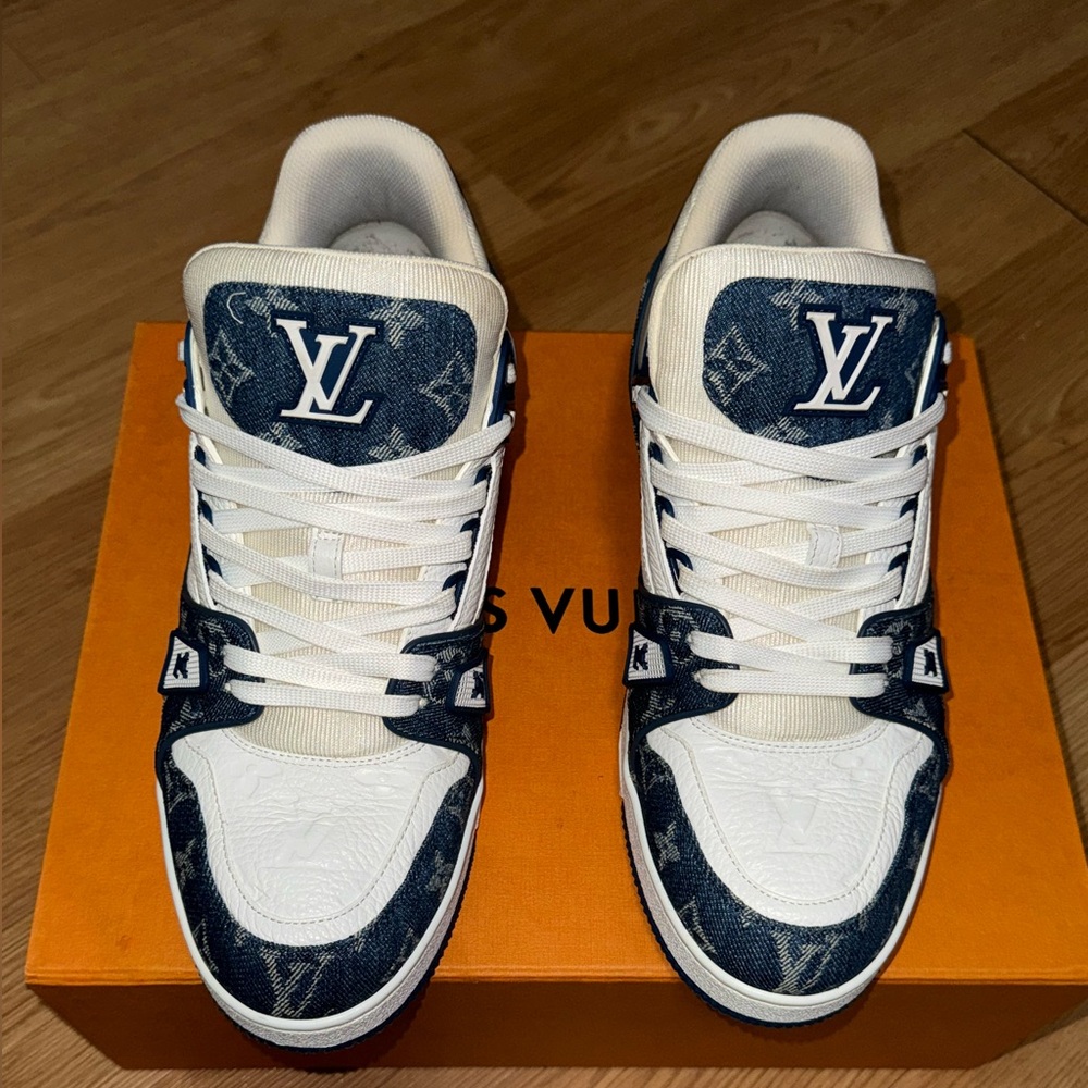LV Trainer sneaker, size 9.5, blue and white
